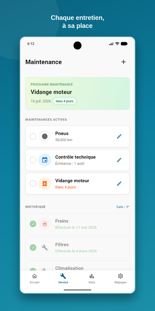Écran Maintenance : la prochaine échéance mise en avant, les maintenances actives, puis l'historique des entretiens effectués.
